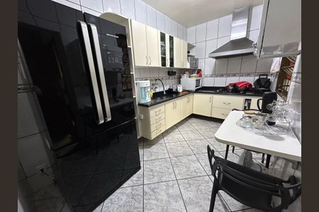 Casa para alugar com 315m², 4 quartos e 6 vagas Casa para alugar com 315m², 4 quartos e 6 vagasCozinha