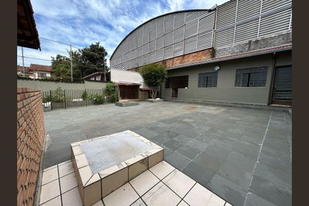 Casa para alugar com 315m², 4 quartos e 6 vagas Casa para alugar com 315m², 4 quartos e 6 vagasQuintal