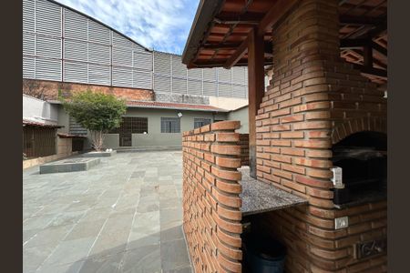 Casa para alugar com 315m², 4 quartos e 6 vagas Casa para alugar com 315m², 4 quartos e 6 vagasQuintal