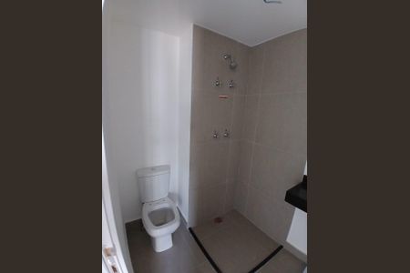 Banheiro de kitnet/studio para alugar com 1 quarto, 21m² em Santo Amaro, São Paulo