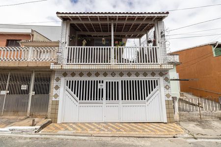 Casa à venda com 300m², 3 quartos e 2 vagas Casa à venda com 300m², 3 quartos e 2 vagasFachada