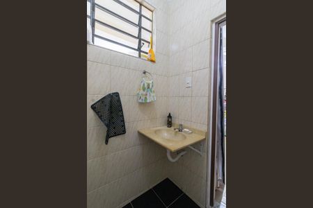 Casa à venda com 300m², 3 quartos e 2 vagas Casa à venda com 300m², 3 quartos e 2 vagasBanheiro de Serviço