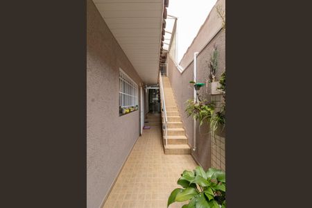 Casa à venda com 300m², 3 quartos e 2 vagas Casa à venda com 300m², 3 quartos e 2 vagasEscada