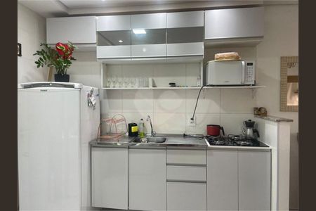 Apartamento à venda com 2 quartos, 32m² em Vila Carmosina, São Paulo