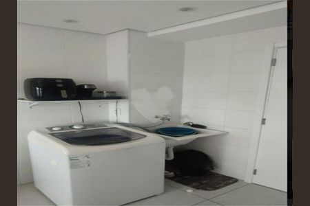 Apartamento à venda com 2 quartos, 32m² em Vila Carmosina, São Paulo