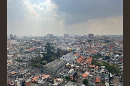 Apartamento à venda com 2 quartos, 32m² em Vila Carmosina, São Paulo