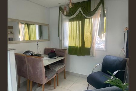 Apartamento à venda com 2 quartos, 32m² em Vila Carmosina, São Paulo