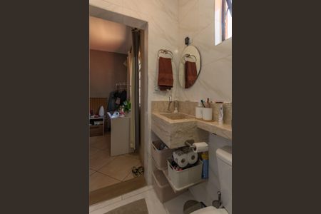 Casa à venda com 180m², 4 quartos e 2 vagas Casa à venda com 180m², 4 quartos e 2 vagasBanheiro Suíte