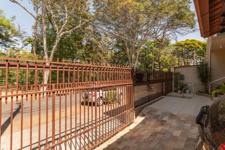 Casa à venda com 180m², 4 quartos e 2 vagas Casa à venda com 180m², 4 quartos e 2 vagasEntrada