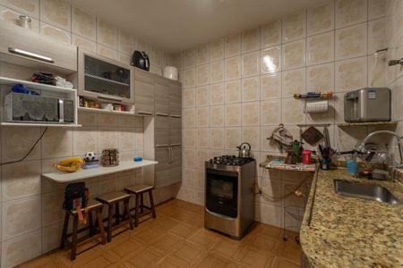Casa à venda com 180m², 4 quartos e 2 vagas Casa à venda com 180m², 4 quartos e 2 vagasCozinha