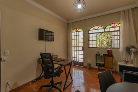 Casa à venda com 180m², 4 quartos e 2 vagasSala