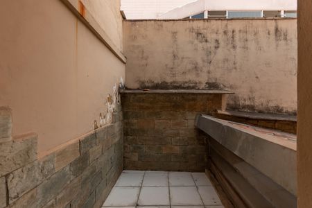 Casa à venda com 180m², 4 quartos e 2 vagas Casa à venda com 180m², 4 quartos e 2 vagasQuarto 2 - Varanda