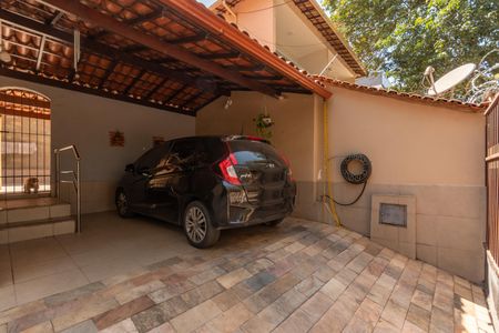 Casa à venda com 180m², 4 quartos e 2 vagas Casa à venda com 180m², 4 quartos e 2 vagasEntrada