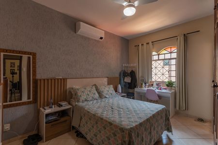 Casa à venda com 180m², 4 quartos e 2 vagas Casa à venda com 180m², 4 quartos e 2 vagasSuíte