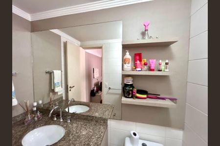 Apartamento à venda com 128m², 3 quartos e 3 vagas Apartamento à venda com 128m², 3 quartos e 3 vagasBanheiro da Suíte 2