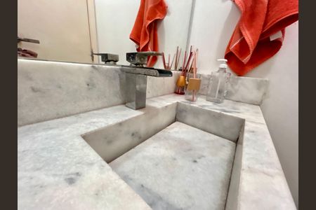 Apartamento à venda com 128m², 3 quartos e 3 vagas Apartamento à venda com 128m², 3 quartos e 3 vagasLavabo