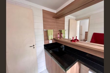 Apartamento à venda com 128m², 3 quartos e 3 vagas Apartamento à venda com 128m², 3 quartos e 3 vagasBanheiro da Suíte 1
