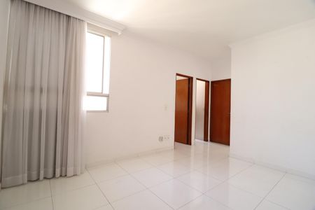 Sala de apartamento para alugar com 2 quartos, 57m² em Jaraguá, Uberlândia