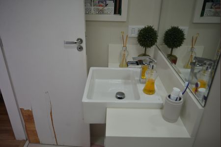 Apartamento à venda com 72m², 2 quartos e 2 vagasBanheiro da Suíte