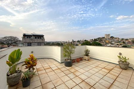 Apartamento à venda com 130m², 2 quartos e 1 vaga Apartamento à venda com 130m², 2 quartos e 1 vagaCobertura