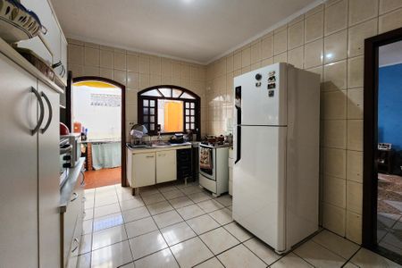 Casa à venda com 131m², 2 quartos e 2 vagas Casa à venda com 131m², 2 quartos e 2 vagasCozinha