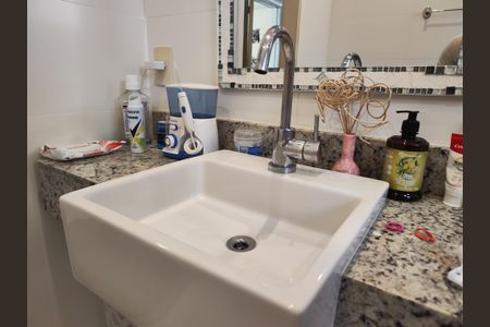 Casa de condomínio à venda com 645m², 4 quartos e 3 vagas Casa de condomínio à venda com 645m², 4 quartos e 3 vagasBanheiro da Suíte 2