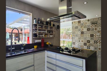 Casa de condomínio à venda com 645m², 4 quartos e 3 vagas Casa de condomínio à venda com 645m², 4 quartos e 3 vagasCozinha