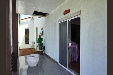 Casa de condomínio à venda com 645m², 4 quartos e 3 vagas Casa de condomínio à venda com 645m², 4 quartos e 3 vagasSuíte 1 varanda