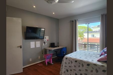 Casa de condomínio à venda com 645m², 4 quartos e 3 vagas Casa de condomínio à venda com 645m², 4 quartos e 3 vagasSuíte 3