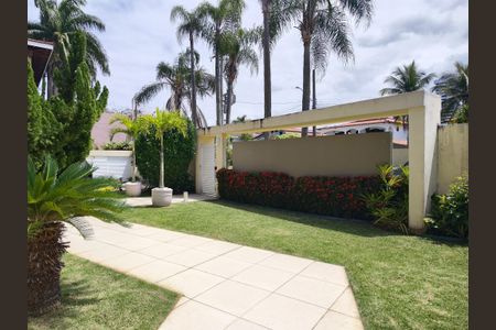 Casa de condomínio à venda com 645m², 4 quartos e 3 vagas Casa de condomínio à venda com 645m², 4 quartos e 3 vagasQuintal