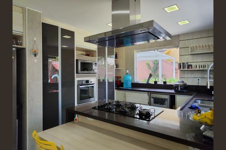 Casa de condomínio à venda com 645m², 4 quartos e 3 vagas Casa de condomínio à venda com 645m², 4 quartos e 3 vagasCozinha