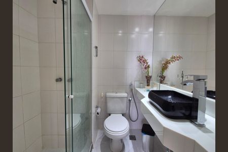 Apartamento à venda com 68m², 2 quartos e 1 vaga Apartamento à venda com 68m², 2 quartos e 1 vagaBanheiro Social