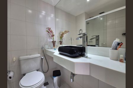 Apartamento à venda com 68m², 2 quartos e 1 vaga Apartamento à venda com 68m², 2 quartos e 1 vagaBanheiro Social