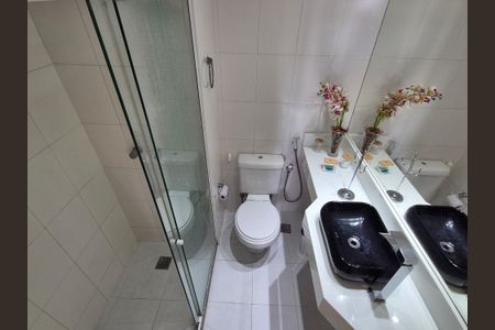 Apartamento à venda com 68m², 2 quartos e 1 vaga Apartamento à venda com 68m², 2 quartos e 1 vagaBanheiro Social