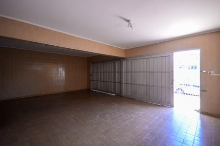 Casa à venda com 288m², 3 quartos e 4 vagas Casa à venda com 288m², 3 quartos e 4 vagasGaragem