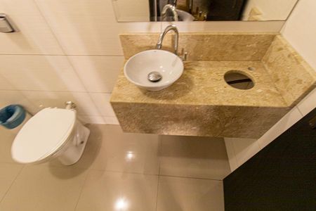 Banheiro Social de apartamento para alugar com 1 quarto, 62m² em Bacacheri, Curitiba