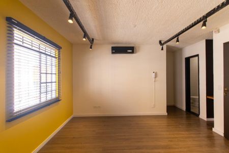Sala/Cozinha de apartamento para alugar com 1 quarto, 62m² em Bacacheri, Curitiba