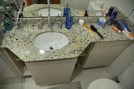 Apartamento à venda com 71m², 2 quartos e 2 vagasBanheiro da Suíte