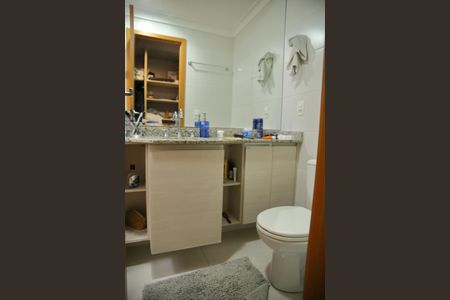 Apartamento à venda com 71m², 2 quartos e 2 vagasBanheiro da Suíte