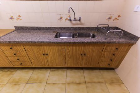 Casa para alugar com 256m², 4 quartos e 2 vagas Casa para alugar com 256m², 4 quartos e 2 vagasCozinha
