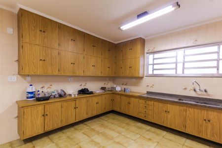 Casa para alugar com 256m², 4 quartos e 2 vagas Casa para alugar com 256m², 4 quartos e 2 vagasCozinha