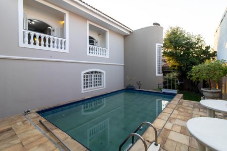 Casa à venda com 308m², 3 quartos e 2 vagas Casa à venda com 308m², 3 quartos e 2 vagasPiscina