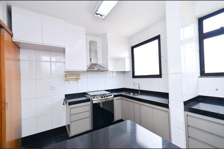 Apartamento à venda com 160m², 3 quartos e 2 vagasCozinha