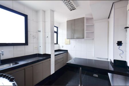 Apartamento à venda com 160m², 3 quartos e 2 vagasCozinha