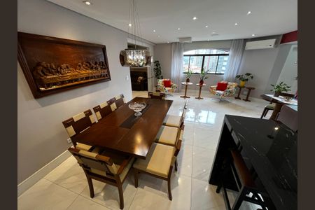 Apartamento à venda com 114m², 2 quartos e 2 vagas Apartamento à venda com 114m², 2 quartos e 2 vagasSala