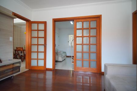 Casa à venda com 329m², 4 quartos e 4 vagasSala 2