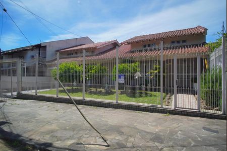 Casa à venda com 329m², 4 quartos e 4 vagasFachada