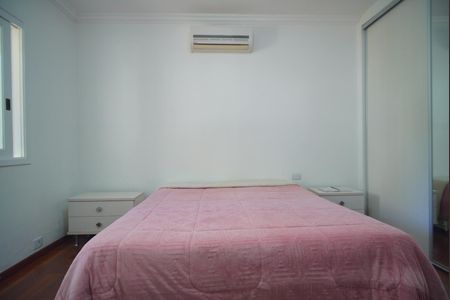 Casa à venda com 329m², 4 quartos e 4 vagasSuíte