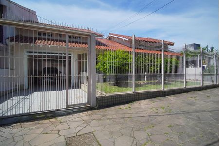 Casa à venda com 329m², 4 quartos e 4 vagasFachada