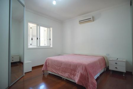 Casa à venda com 329m², 4 quartos e 4 vagasSuíte